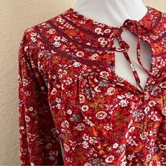 Universal Thread floral long sleeve blouse Size Medium New - Picture 5 of 12